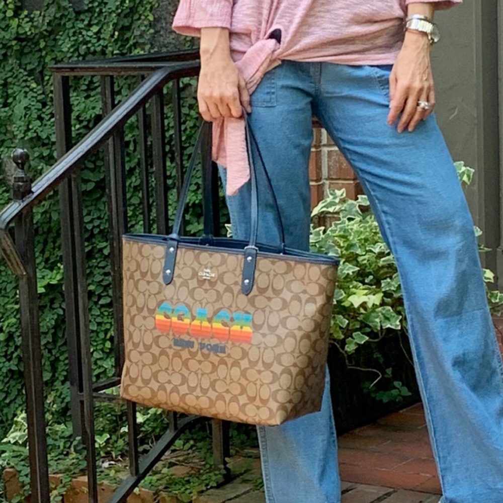 Chic coach reversible tote bag - Picture 4 of 7